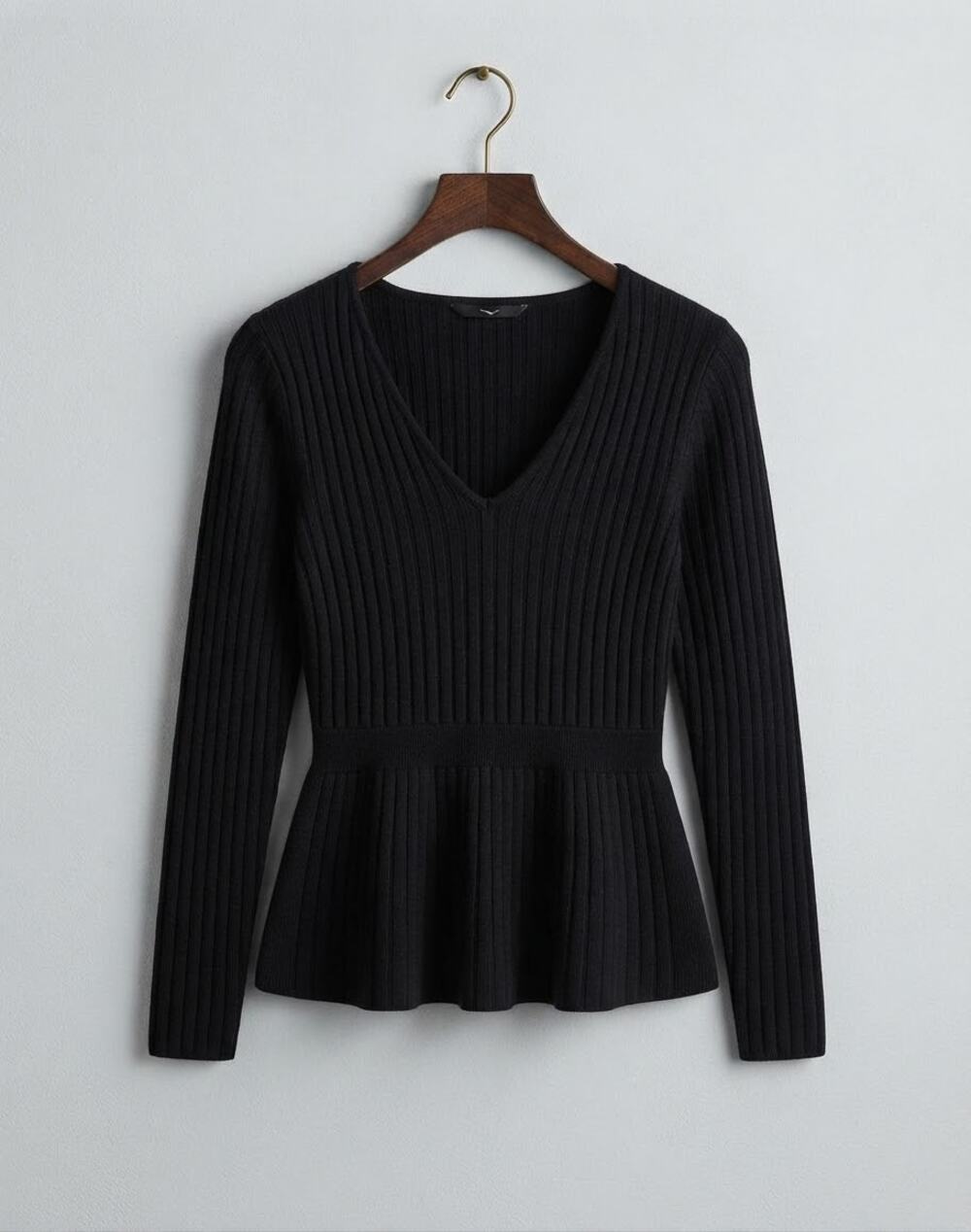 Iris Von Armin Ladies Ribbed V Neck 100% Cashmere Black Sweater Medium